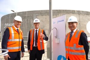 Ministro del MOP se reúne con dirigentes vecinales en la Planta Desaladora de Nueva Atacama