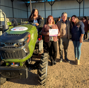 En Atacama agricultores familiares reciben modernos minitractores para mecanizar sus labores agrícolas
