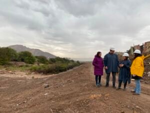 Delegada Sofía Cid y seremi del MOP supervisan limpieza y recuperación de badenes de diversos sectores en el río Copiapó