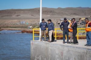 Gobernador de Atacama solicita presencia urgente de subsecretario de Pesca por graves impactos del sistema frontal en la pesca artesanal