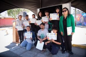 Del aula al muro: estudiantes de Atacama transformaron sus escuelas a través del muralismo