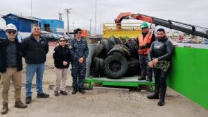 ARMADA Y COMUNIDAD REALIZARON LIMPIEZA DE PLAYAS EN CALDERA.
