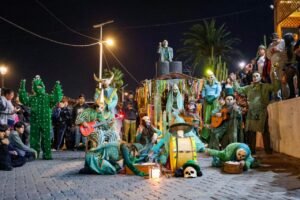 Familias de Huasco disfrutaron de una noche de teatro, música y fantasía con el estreno de “Tololo Pampa”